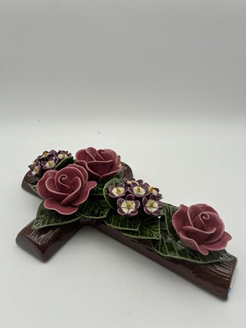 Croix céramique roses