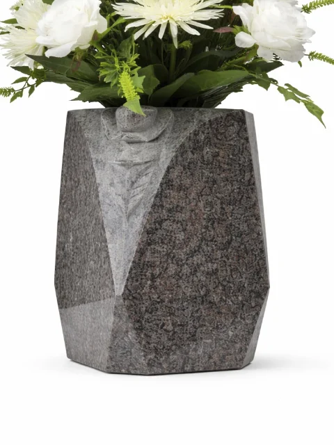 Vase granit himalaya blue, rose incrustée