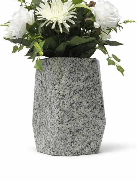 Vase granit taillé gris claire